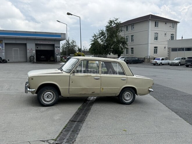 LADA (VAZ) 21011-2