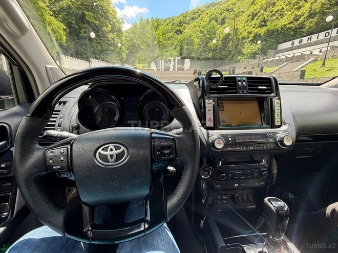 Toyota Land Cruiser Prado-12