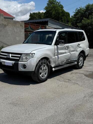 Mitsubishi Pajero-8