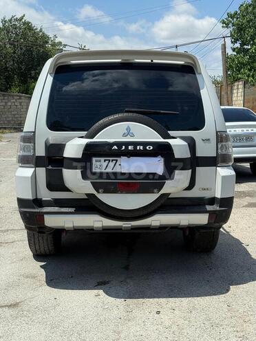 Mitsubishi Pajero-6