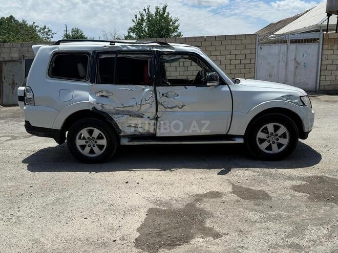 Mitsubishi Pajero-5