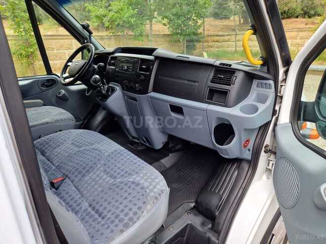 Ford Transit-14