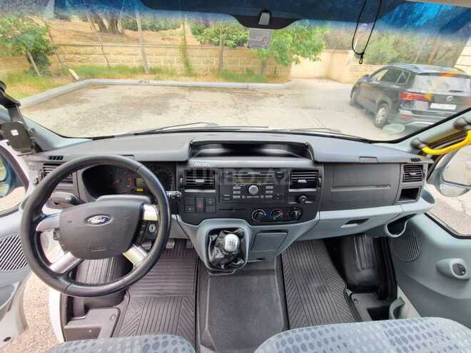 Ford Transit-12