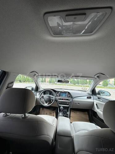 Hyundai Sonata-11