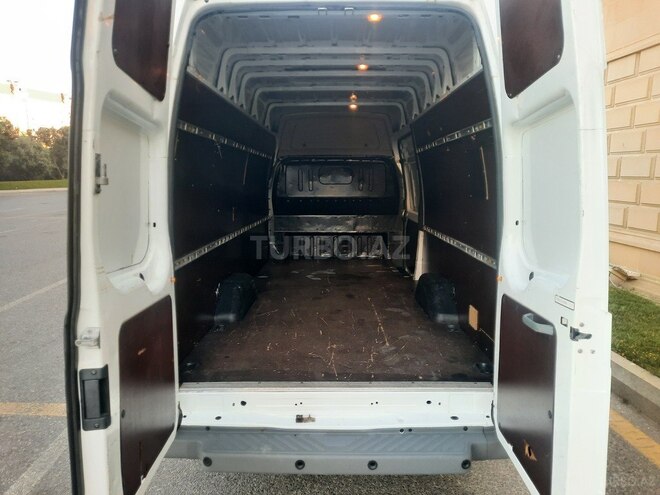 Ford Transit-15