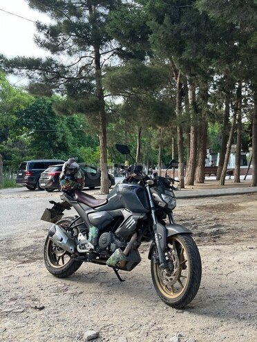 Yamaha FZ-S FI Deluxe-1