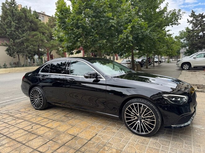 Mercedes E 300 e 4MATIC-4