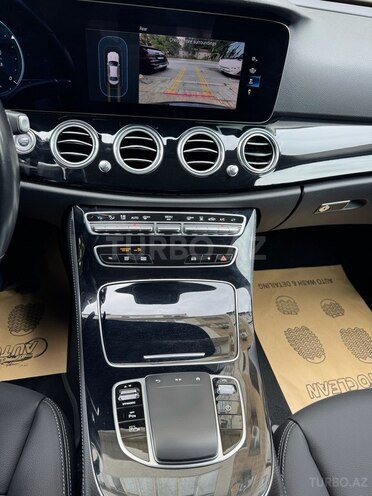 Mercedes E 300 e 4MATIC-12
