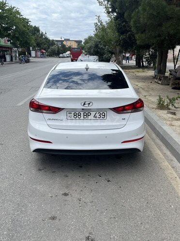 Hyundai Elantra-3