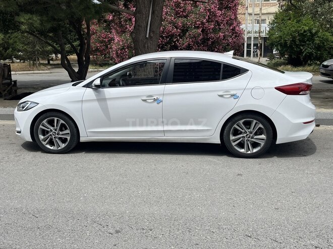 Hyundai Elantra-5
