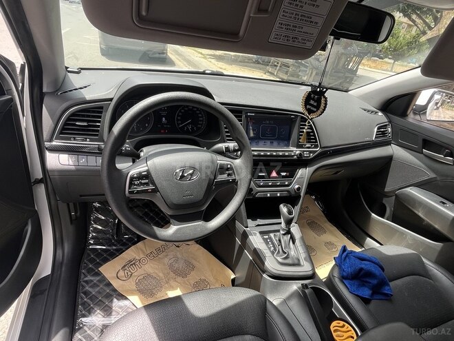 Hyundai Elantra-6