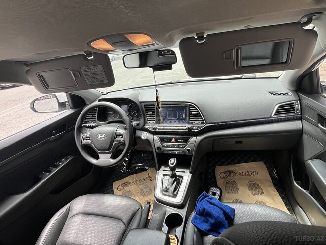 Hyundai Elantra-8
