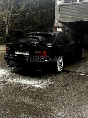 BMW 320-4