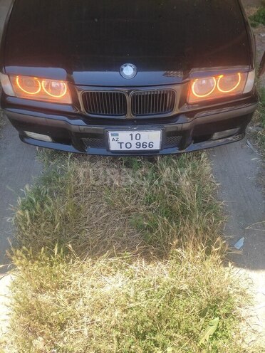 BMW 320-1
