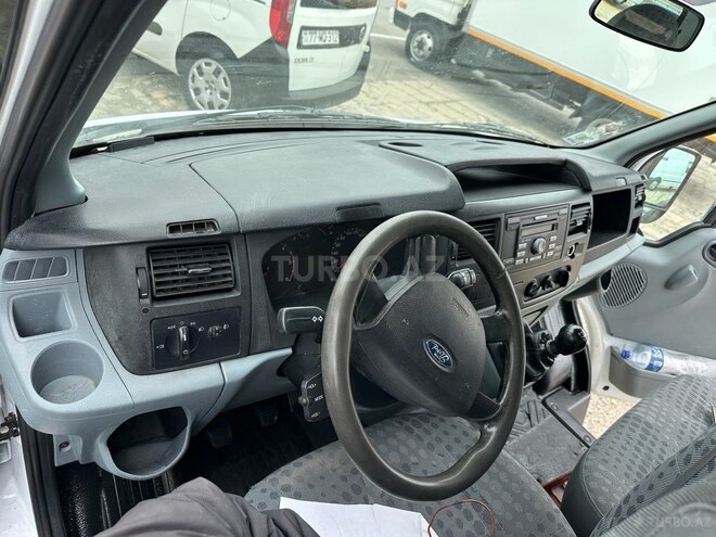 Ford Transit-7