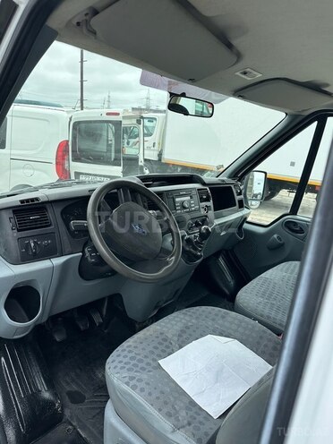 Ford Transit-4