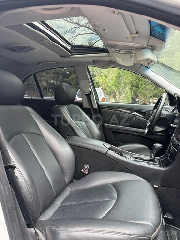Mercedes E 220-11
