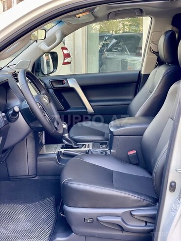 Toyota Land Cruiser Prado-5