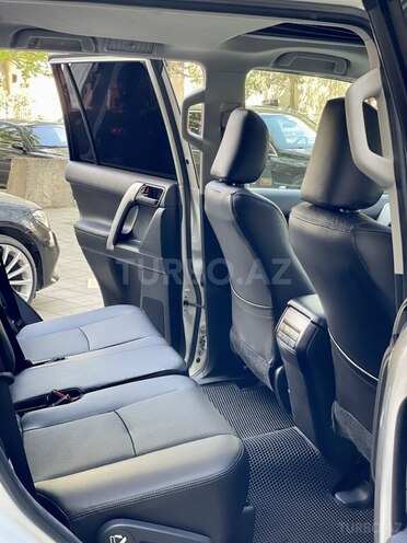 Toyota Land Cruiser Prado-7