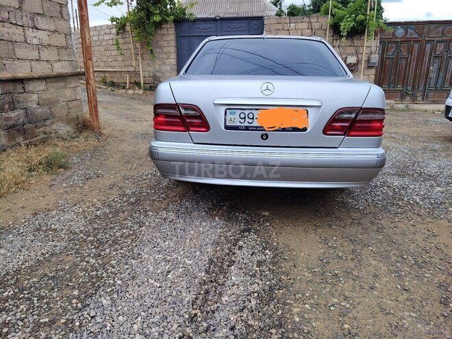 Mercedes E 220-5