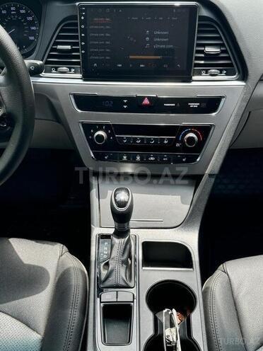 Hyundai Sonata-15