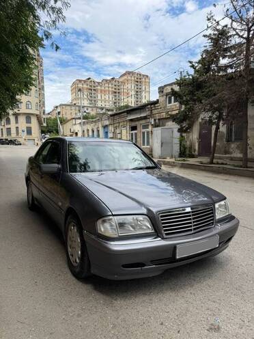 Mercedes C 200-1