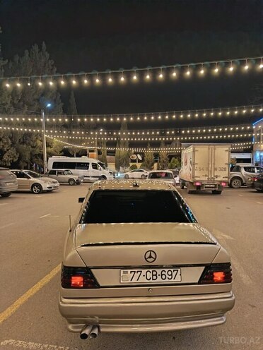 Mercedes 250 D-2