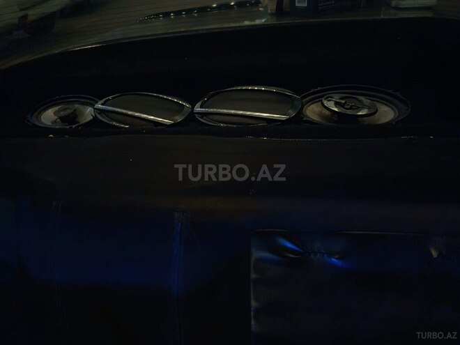 Mercedes 250 D-10