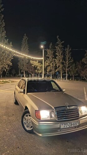 Mercedes 250 D-11
