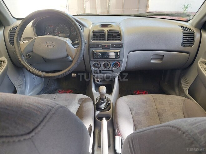 Hyundai Accent-7
