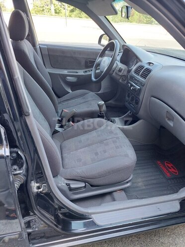 Hyundai Accent-10
