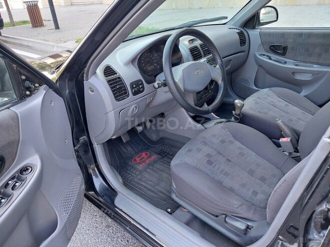 Hyundai Accent-8