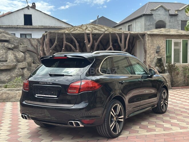Porsche Cayenne Turbo-4