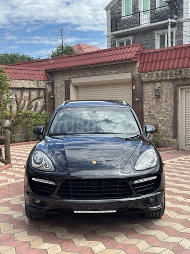 Porsche Cayenne Turbo-1