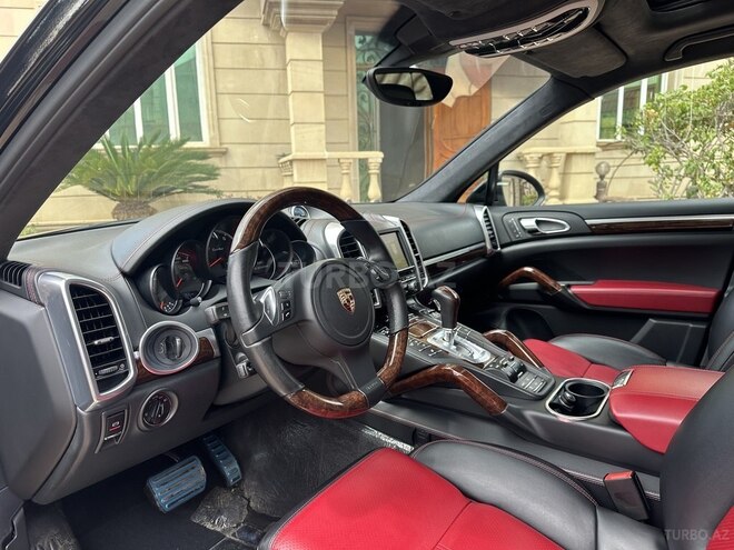 Porsche Cayenne Turbo-12