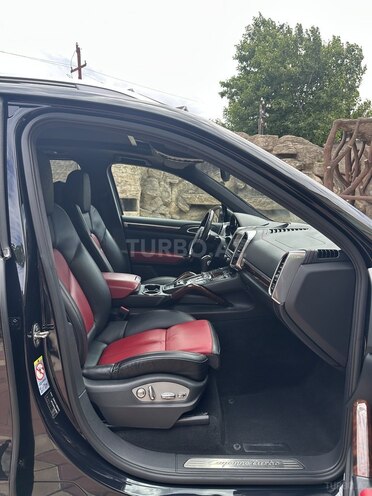 Porsche Cayenne Turbo-15