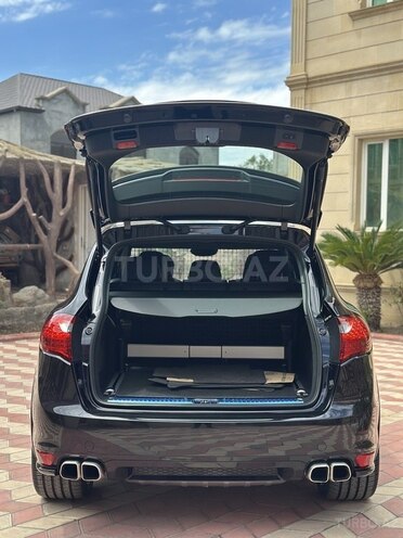 Porsche Cayenne Turbo-8