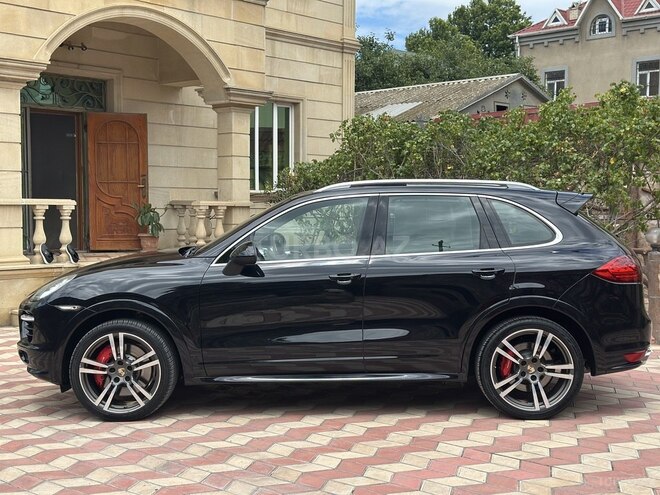 Porsche Cayenne Turbo-6