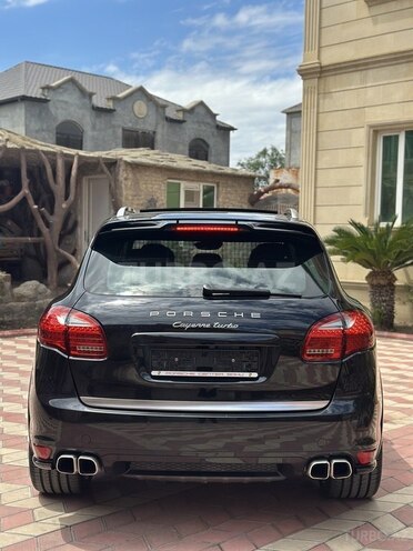 Porsche Cayenne Turbo-7