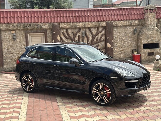 Porsche Cayenne Turbo-3
