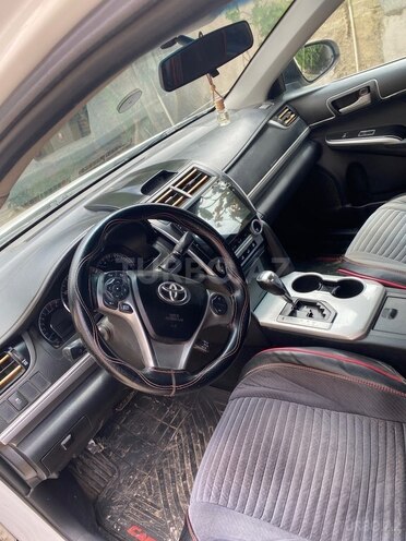 Toyota Camry-5