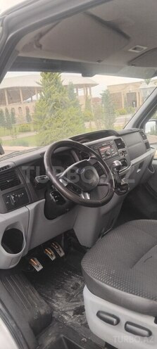 Ford Transit-3