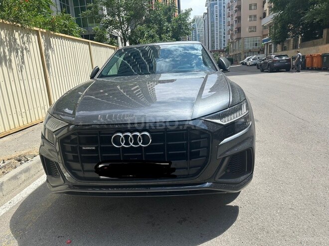 Audi Q8-1