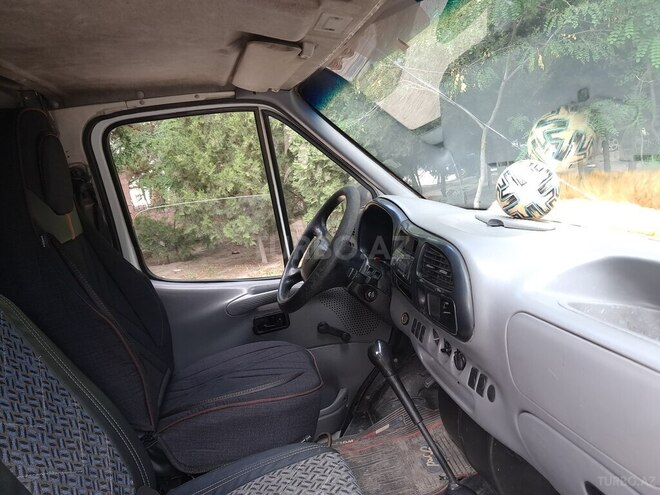 Ford Transit-7
