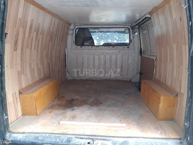 Ford Transit-8