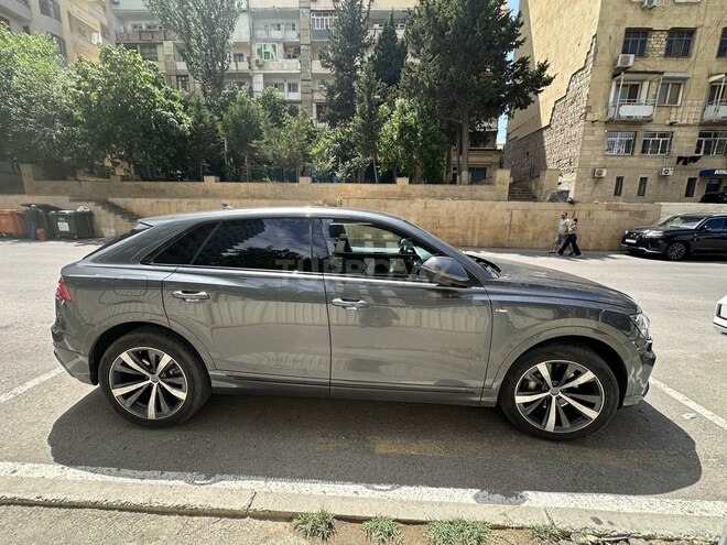 Audi Q8-4