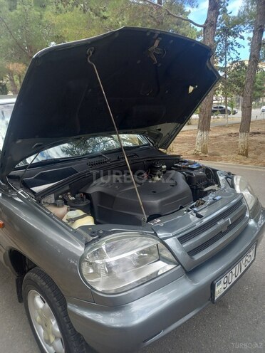 Chevrolet Niva-4