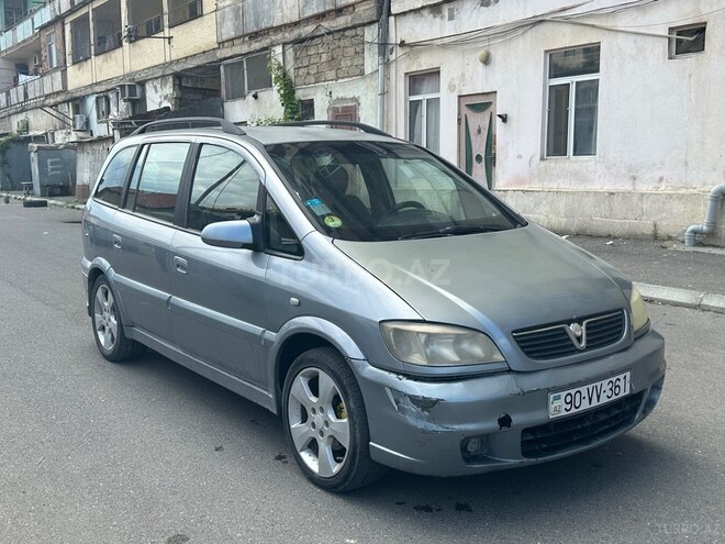 Opel Zafira-5