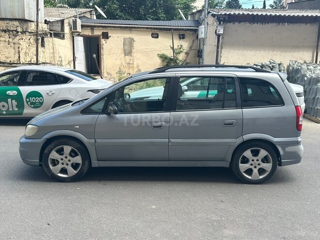 Opel Zafira-4