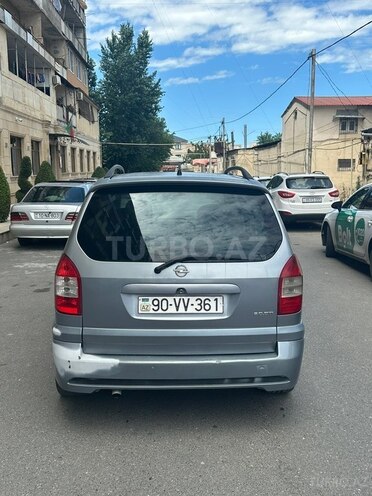 Opel Zafira-8